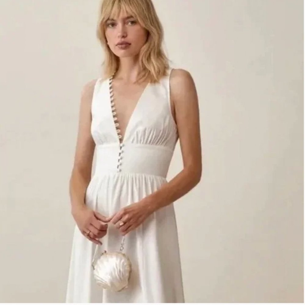 NWT Gorgeous White Jovi Reformation Dress.  Size 6.  Perfect for Summer!!